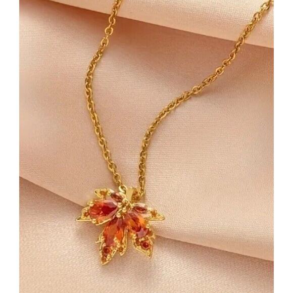 18K Gold Plated Maple Leaf Pendant Necklace Chic Floral Style Fashion Style NEW - Picture 2 of 9